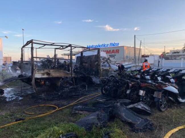 Imagen de los vehículos calcinados