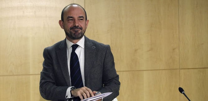 El exvicealcalde de Madrid Miguel Ángel Villanueva, al término de la rueda de prensa que ha ofrecido hoy poco después de haber presentado su dimisión de este cargo a la alcaldesa de Madrid, Ana Botella