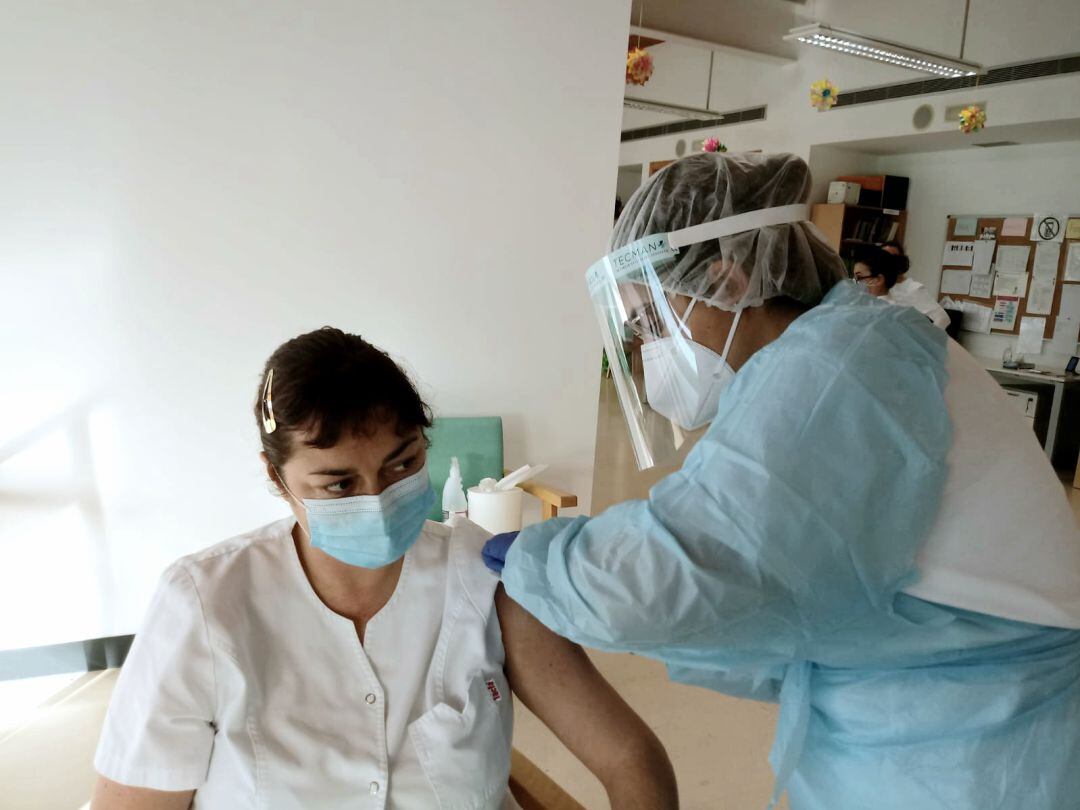 Vacunación a profesionales de primera línea