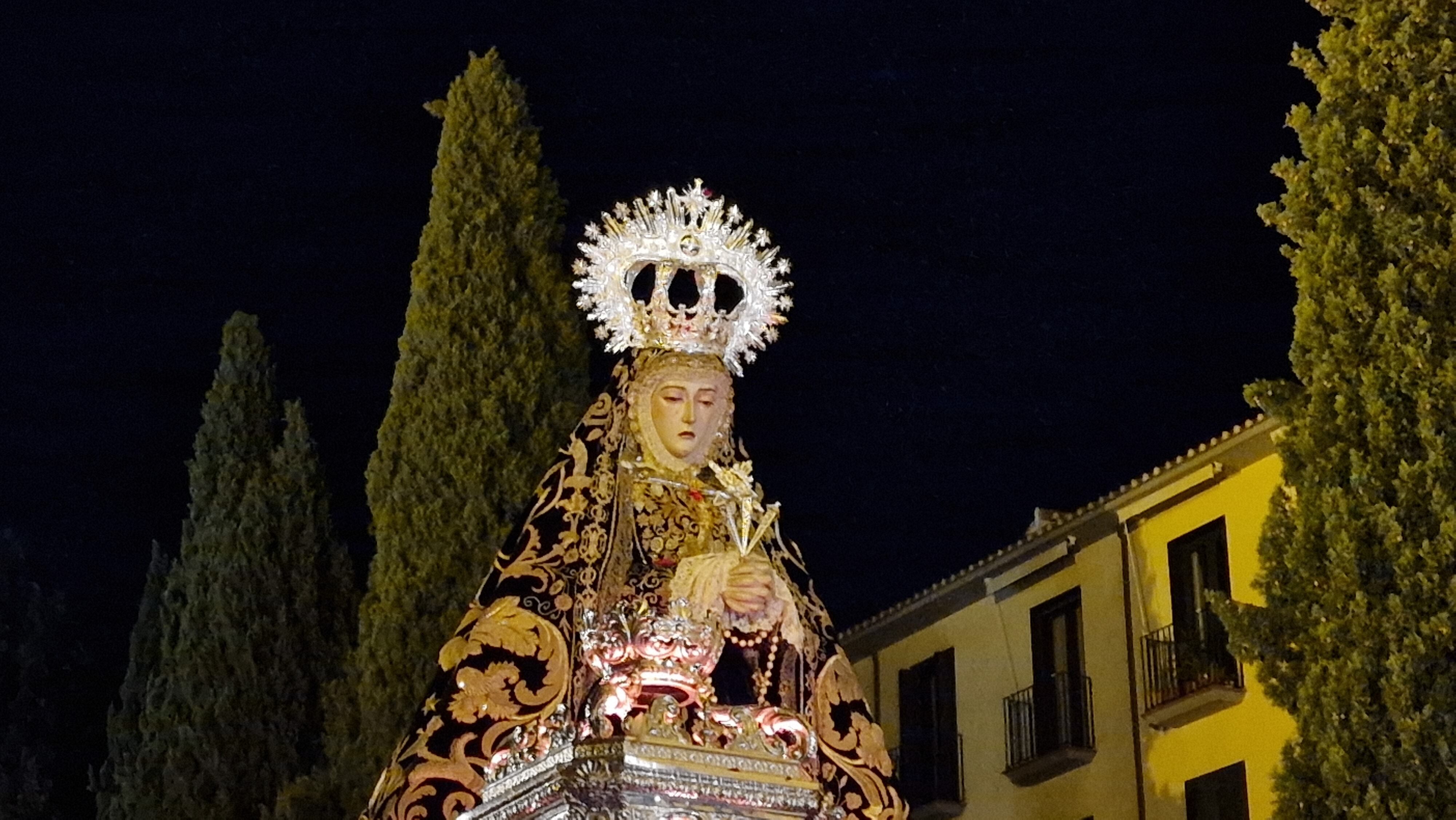 La Virgen de la Soledad Coronada de Granada a su llegada a San Jerónimo