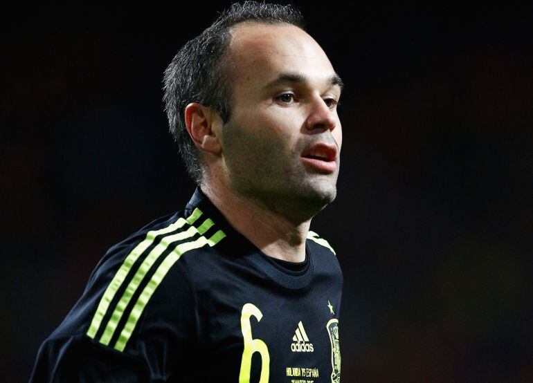 AMSTERDAM, NETHERLANDS - MARCH 31: Andres Iniesta of Spain looks on during the international friendly match between the Netherlands and Spain held at Amsterdam Arena on March 31, 2015 in Amsterdam, Netherlands.  (Photo by Dean Mouhtaropoulos/Getty Images)