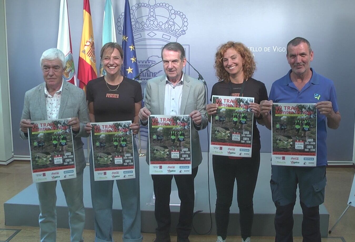 Manel Fernández, concejal de Deportes; las atletas Aroa Sío y Arancha Pérez; Abel Caballero, alcalde de Vigo; y Uxío González, presidente Mancomunidad de Montes de Vigo