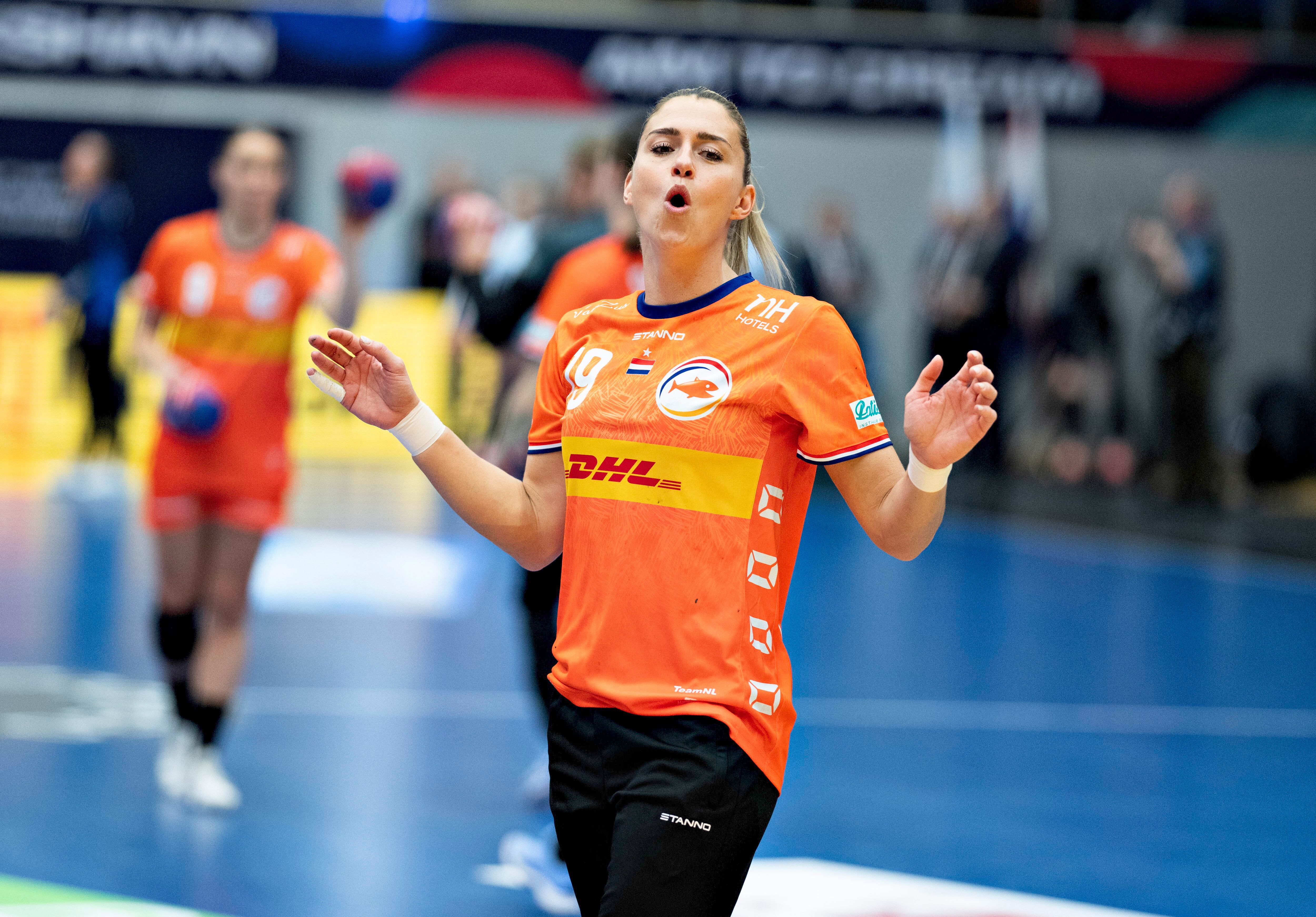 Frederikshavn (Denmark), 30/11/2023.- Estavana Polman of the Netherlands warms up ahead of the IHF Women&#039;s World Handball Championship group G match between the Netherlands and Argentina, in Frederikshavn, Denmark, 30 November 2023. (Balonmano, Dinamarca, Países Bajos; Holanda) EFE/EPA/Henning Bagger DENMARK OUT
