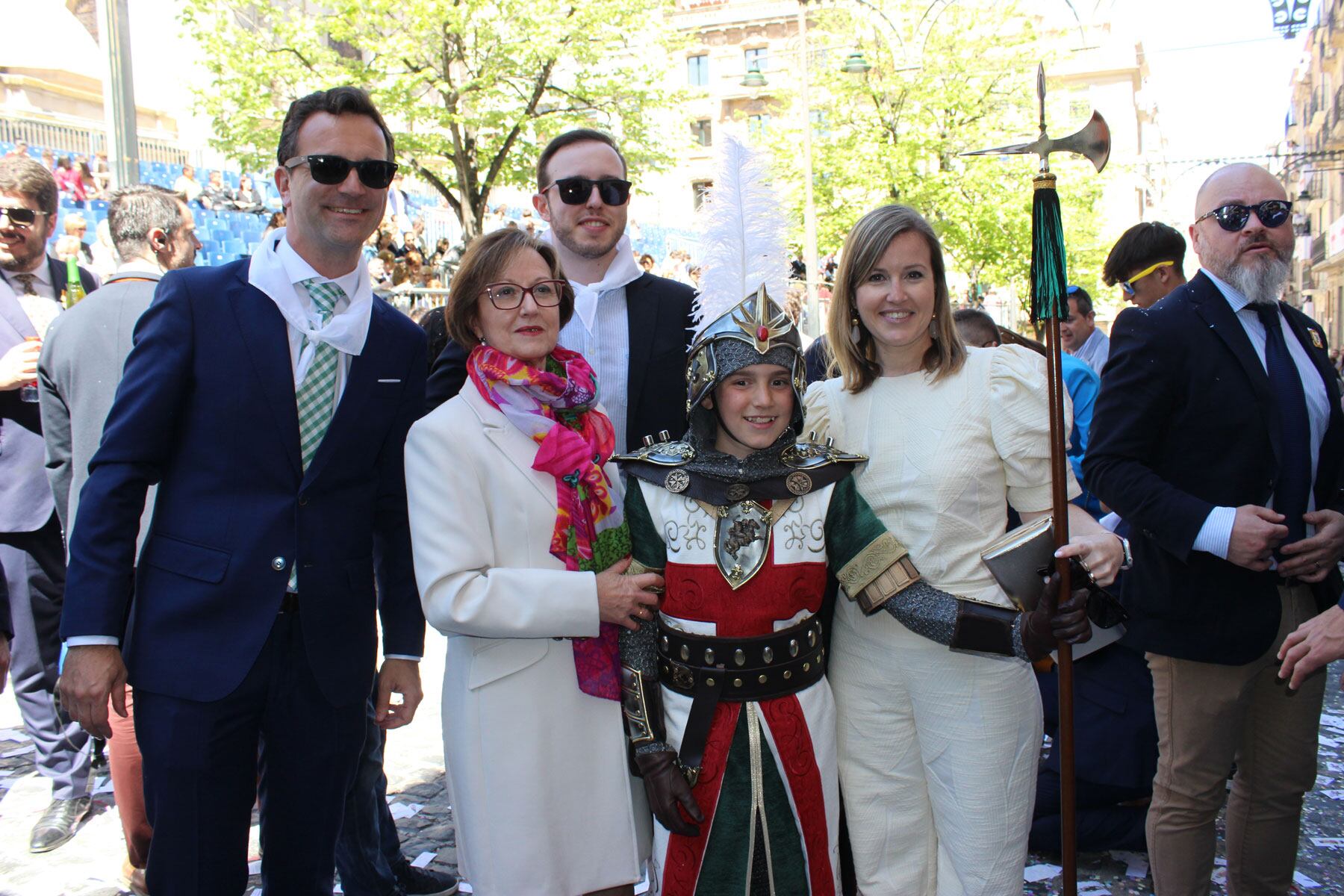 Juan Abad junto a sus padres y familiares