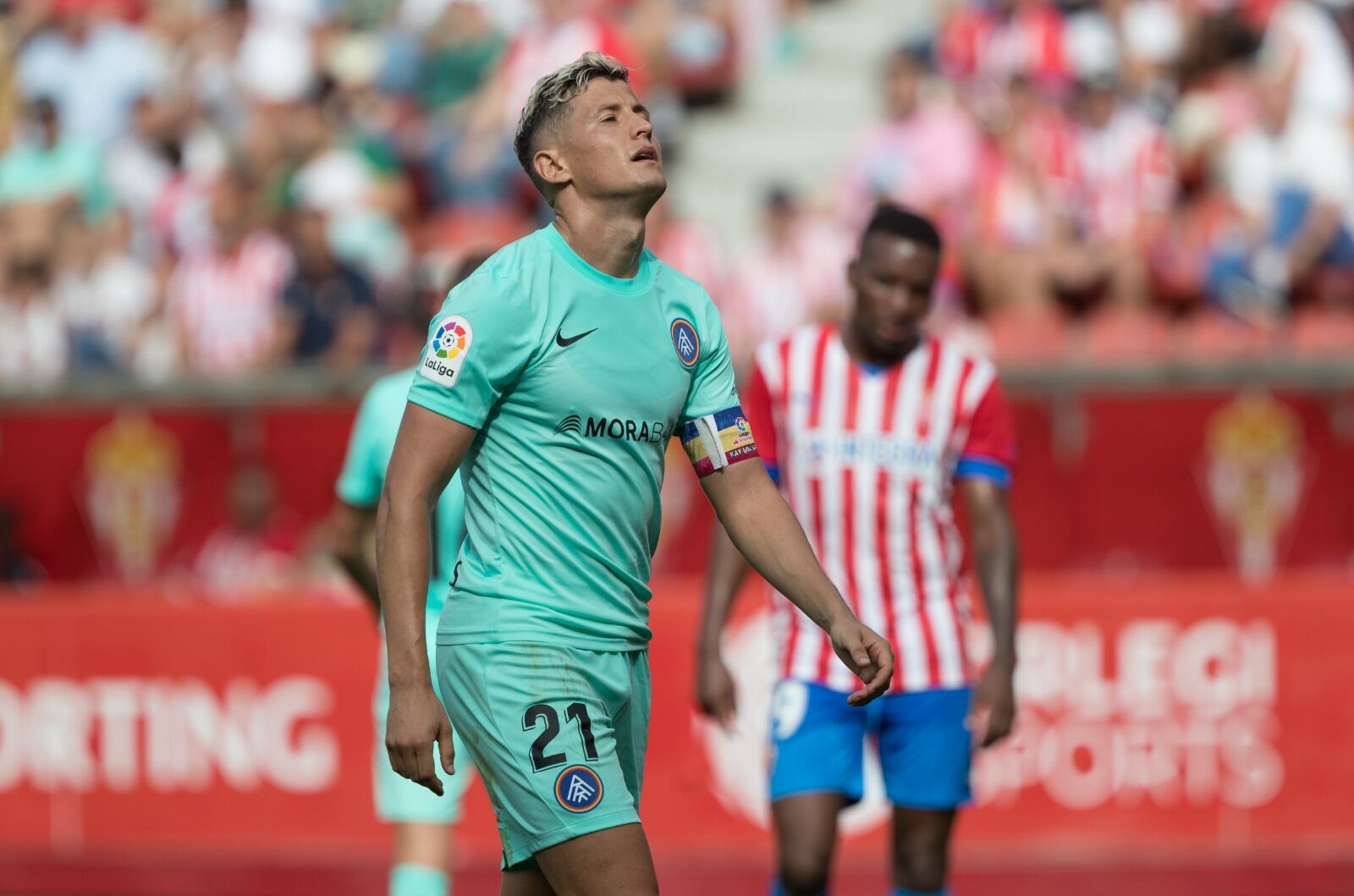 Robén Bover en una jugada davant l'Sporting de Gijón.