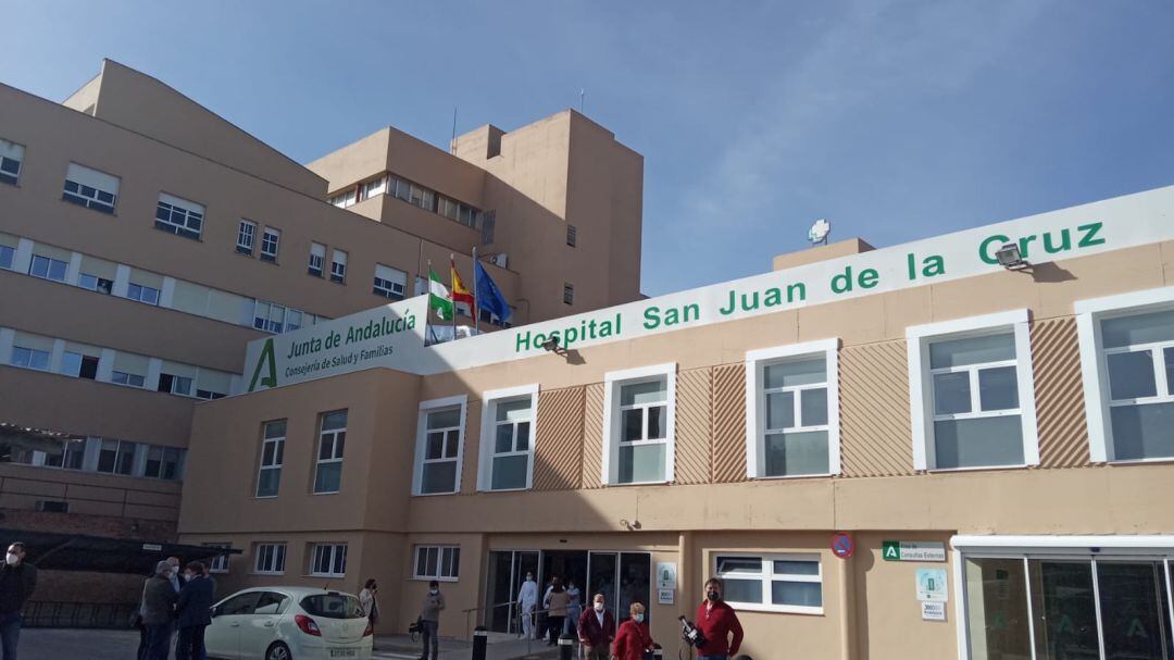 Acceso principal al Hospital San Juan de la Cruz