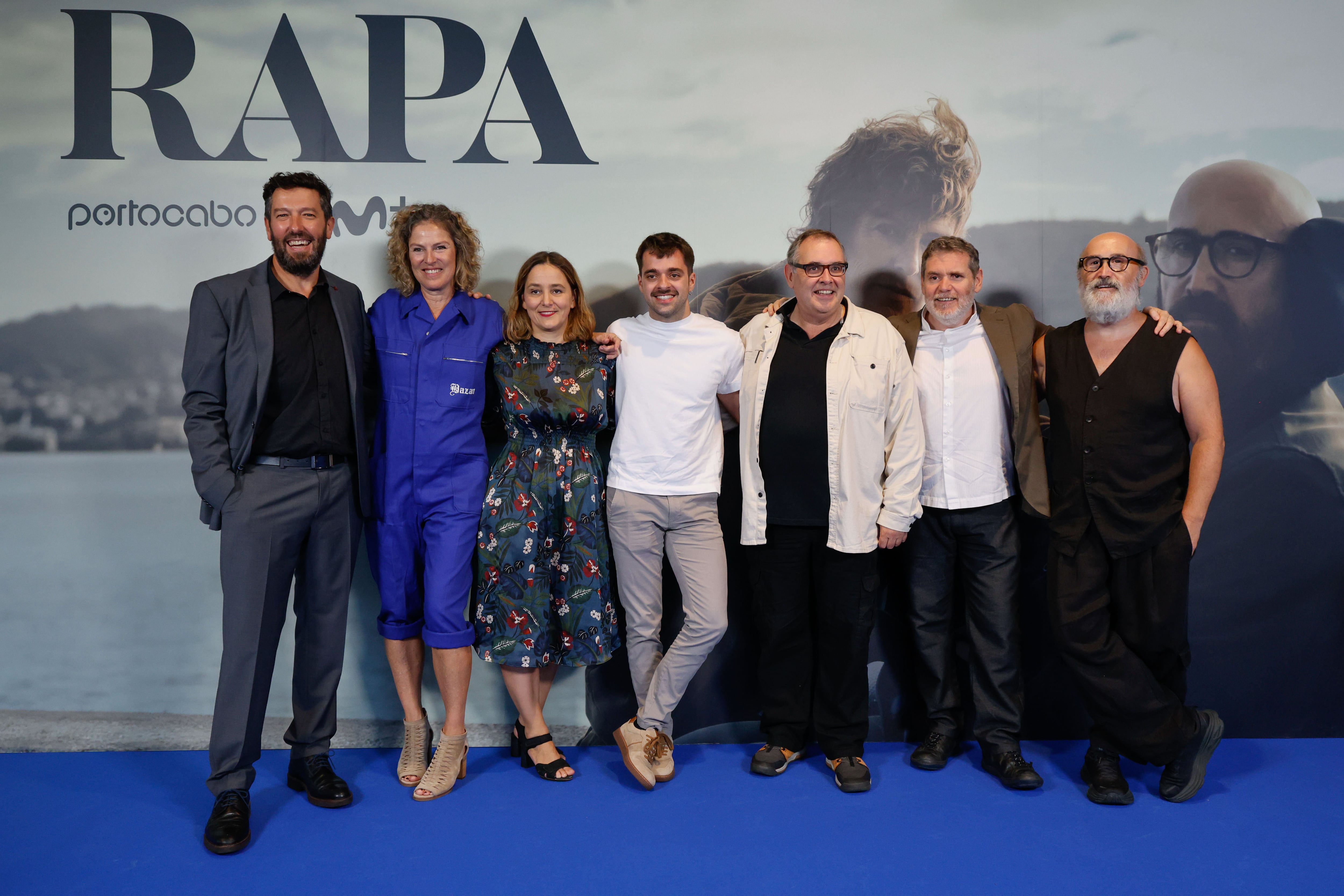 Los miembros del reparto, durante la presentación de la tercera y última temporada de la serie en Ferrol. EFE/ Kiko Delgado.