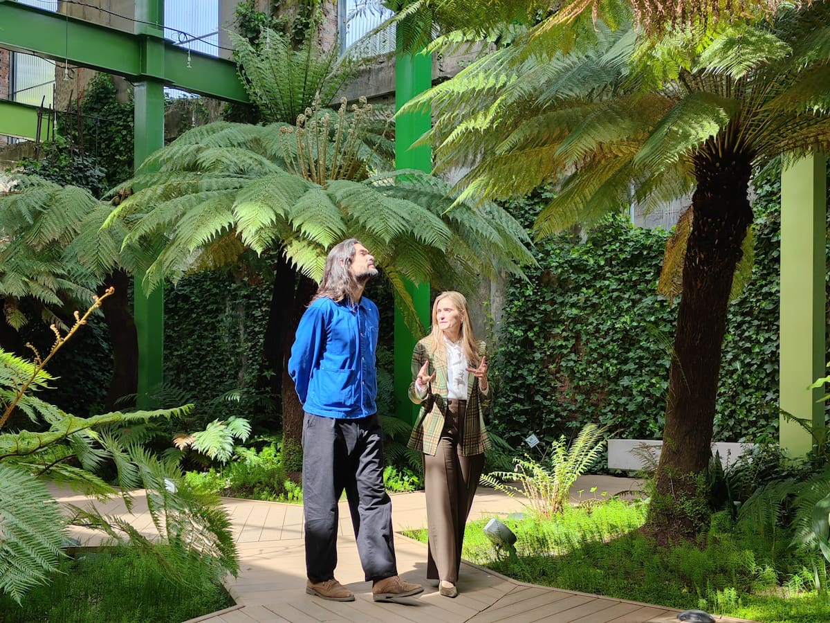 Óliver Laxe reivindica en el Bierzo el mundo rural: ‘Si desaparecen las aldeas, no va a haber cortafuegos’