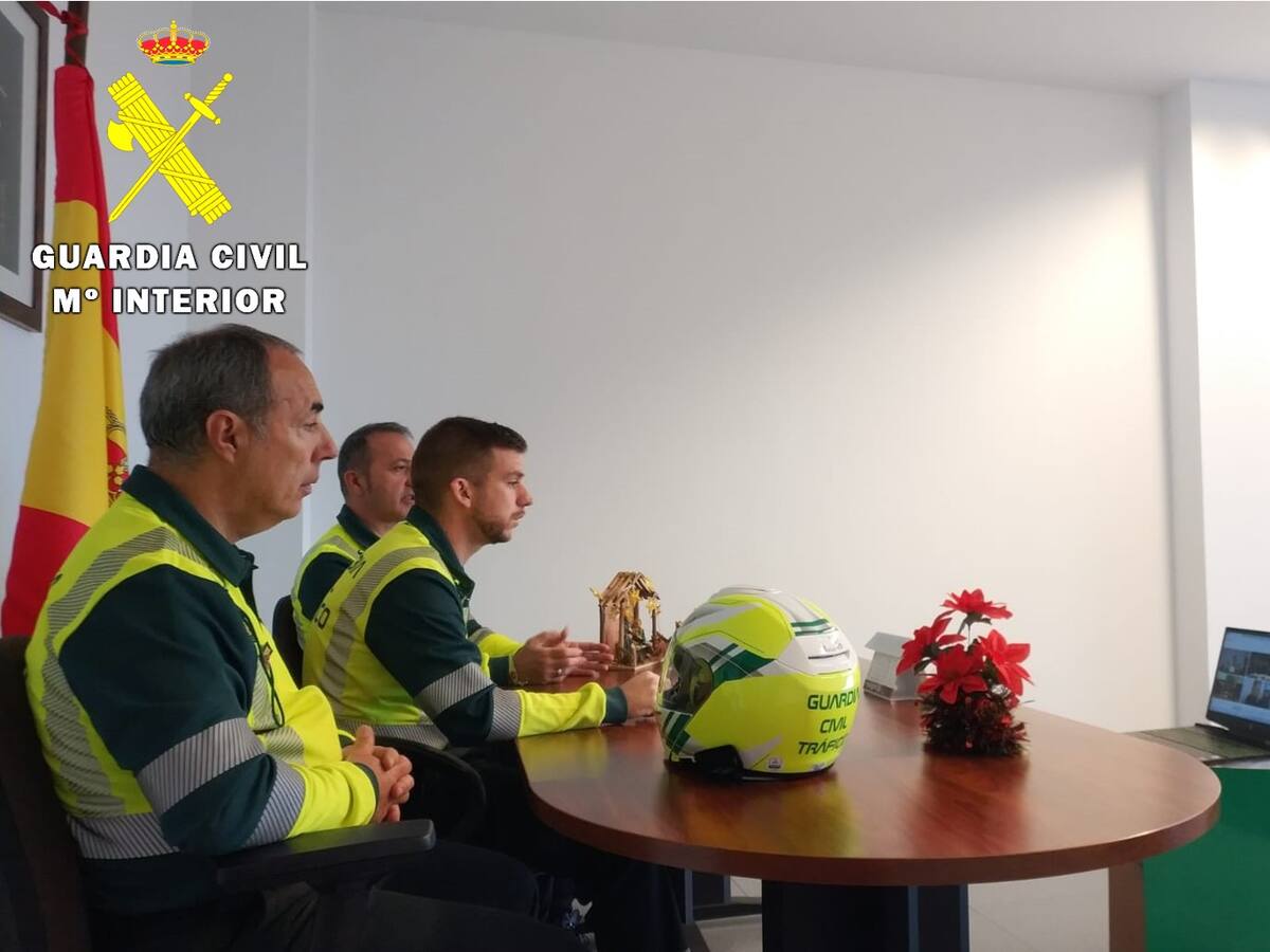 La directora de la Guardia Civil felicita las Navidades al destacamento de Tráfico de Aranda