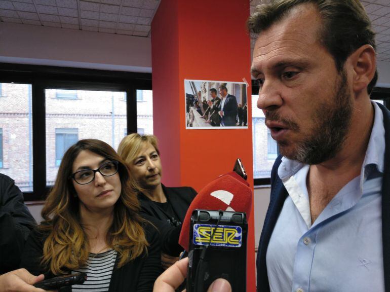 Óscar Puente, en la sede del PSOE momentos antes de la asamblea de hoy