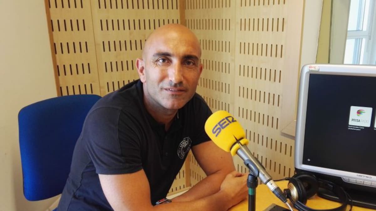 Abelardo en SER Gijón: "Hay futbolistas del filial que cobran más de lo que nos cuesta Douglas si no juega"