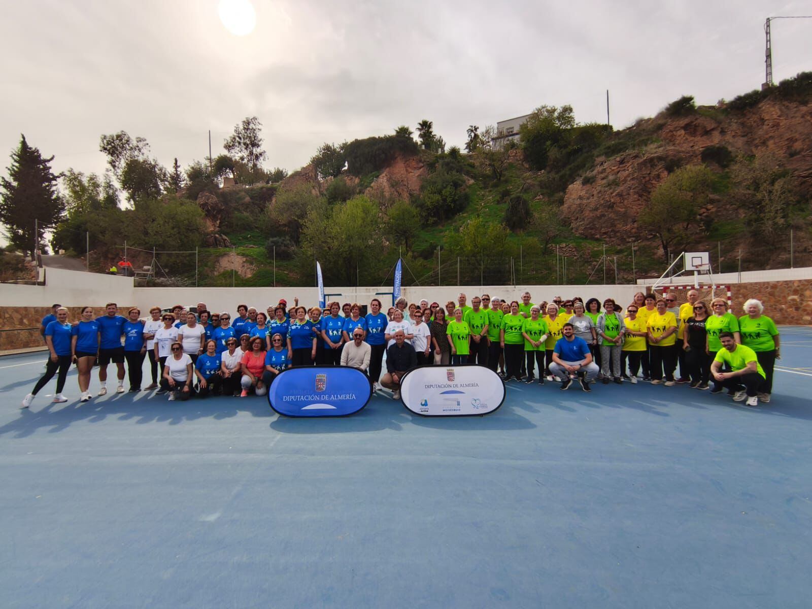 Foto de familia de las Escuelas de Deporte y Salud.
