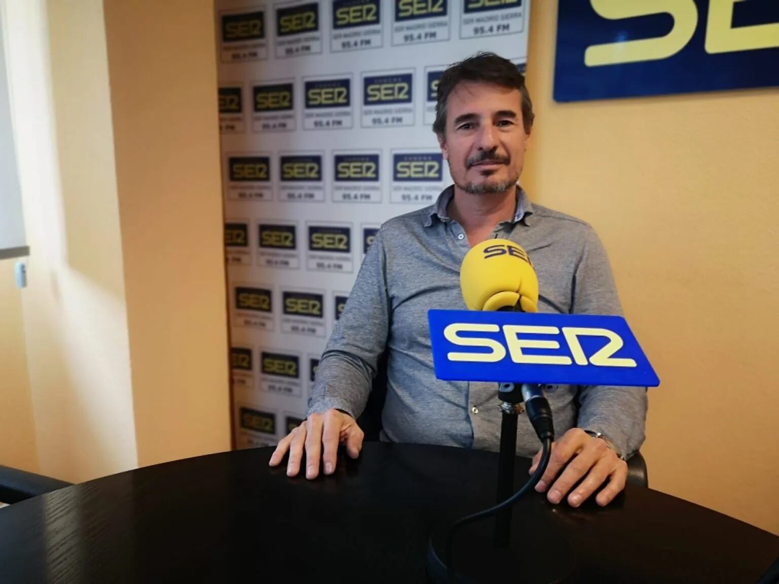 El alcalde de Colmenarejo, Fernando Juanas, en los estudios de SER Madrid Sierra.