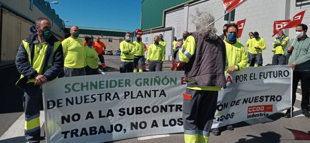 Los trabajadores de Schneider Griñón llevan varias semanas de protestas y huelgas parciales