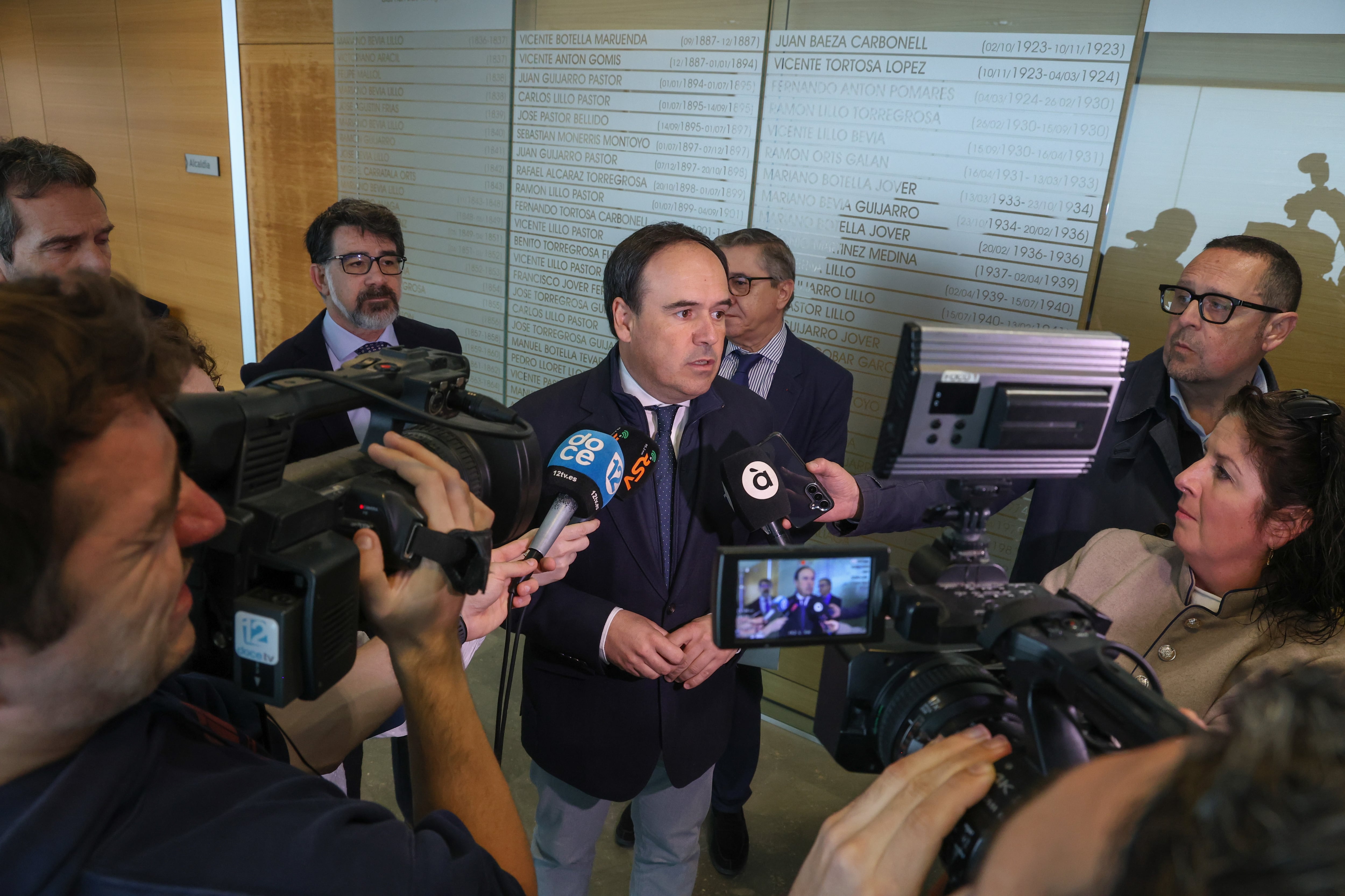 Juanfran Pérez Llorca, presidente de la Generalitat Valenciana, durante su visita al Ayuntamiento de Sant Vicent del Raspeig