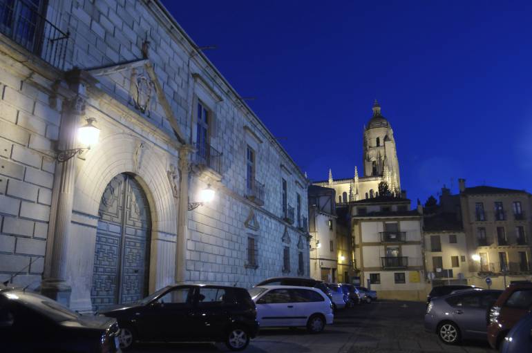 El Palacio Episcopal albergará un museo de orfebrería para el que las parroquias cederán diferentes obras que recuperarán después de la celebración de la muestra