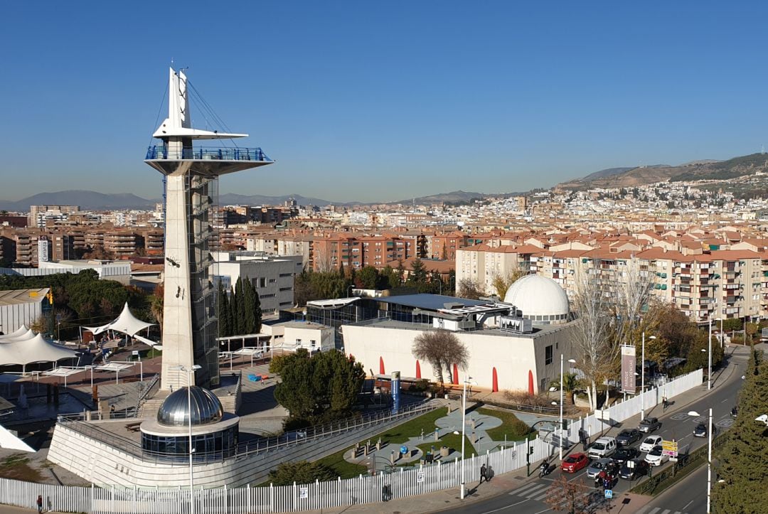 Vista de la ciudad de Granada con el Parque de las Ciencias en primer término