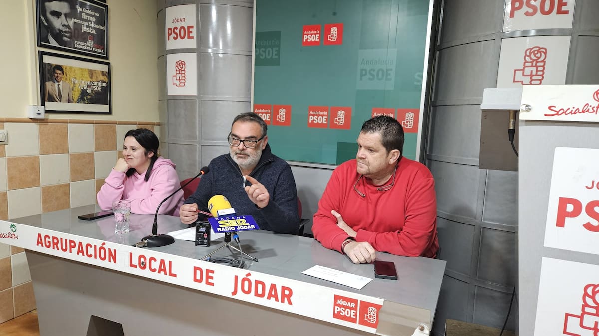 Según el portavoz del PSOE, “... El equipo de gobierno del Ayuntamiento de Jódar (CA + PP) oculta información y dificulta la labor de oposición y provoca la política del miedo contra los vecinos...”