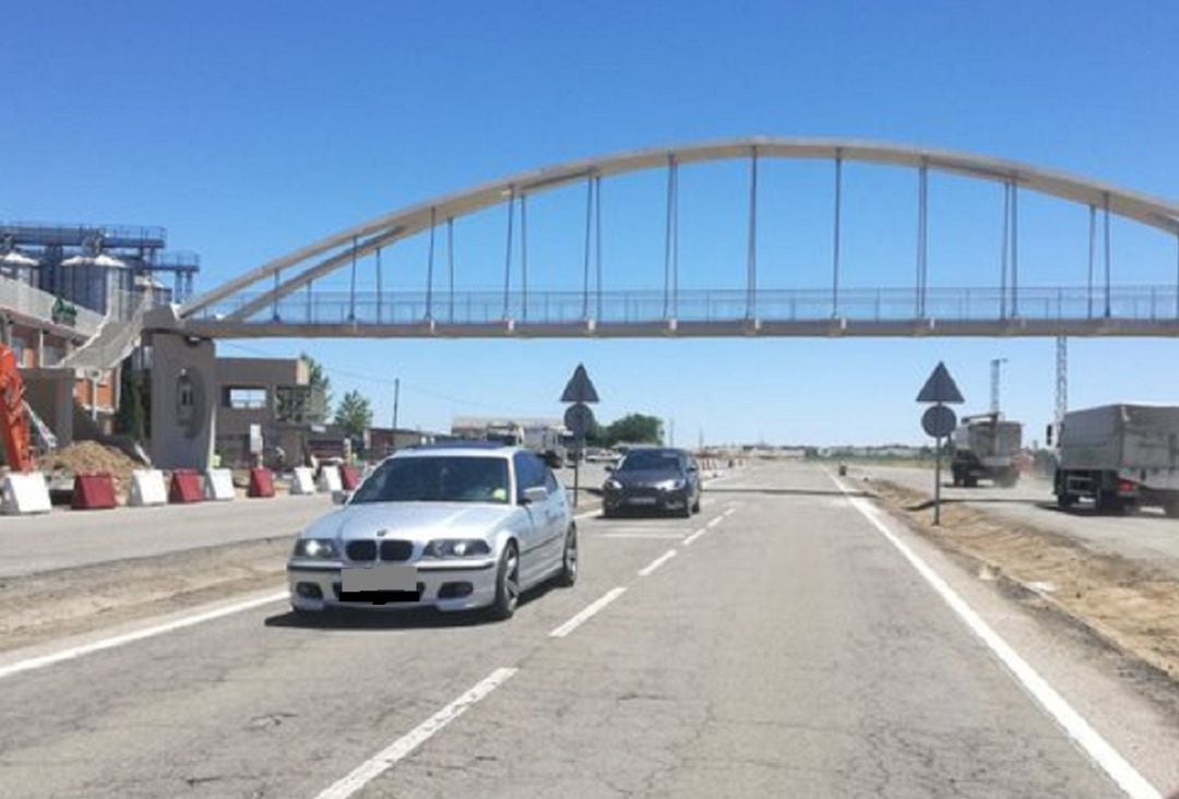 Pasarela sobre la ZA-610, carretera ya abierta al tráfico