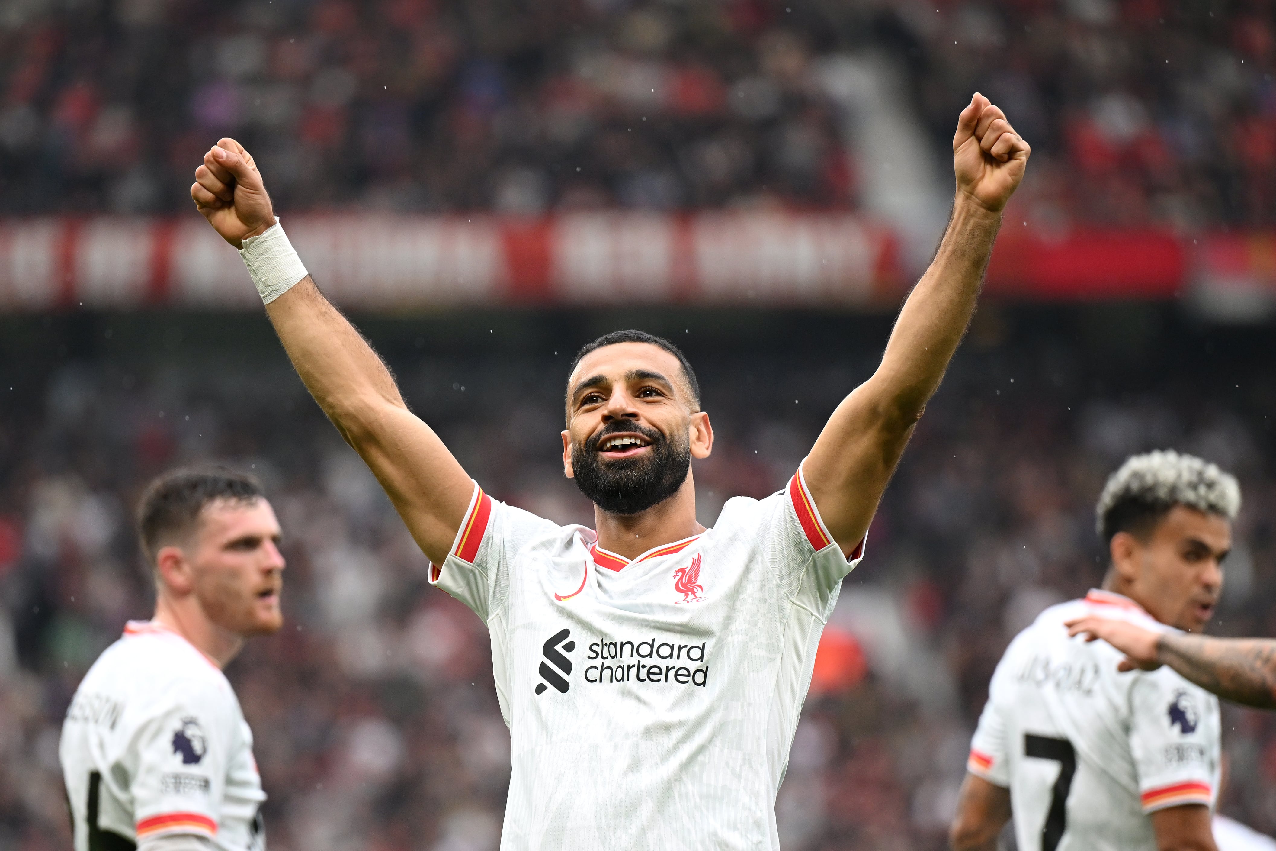 Mohamed Salah celebra uno gol en el partido entre Manchester United y Liverpool de la Premier League