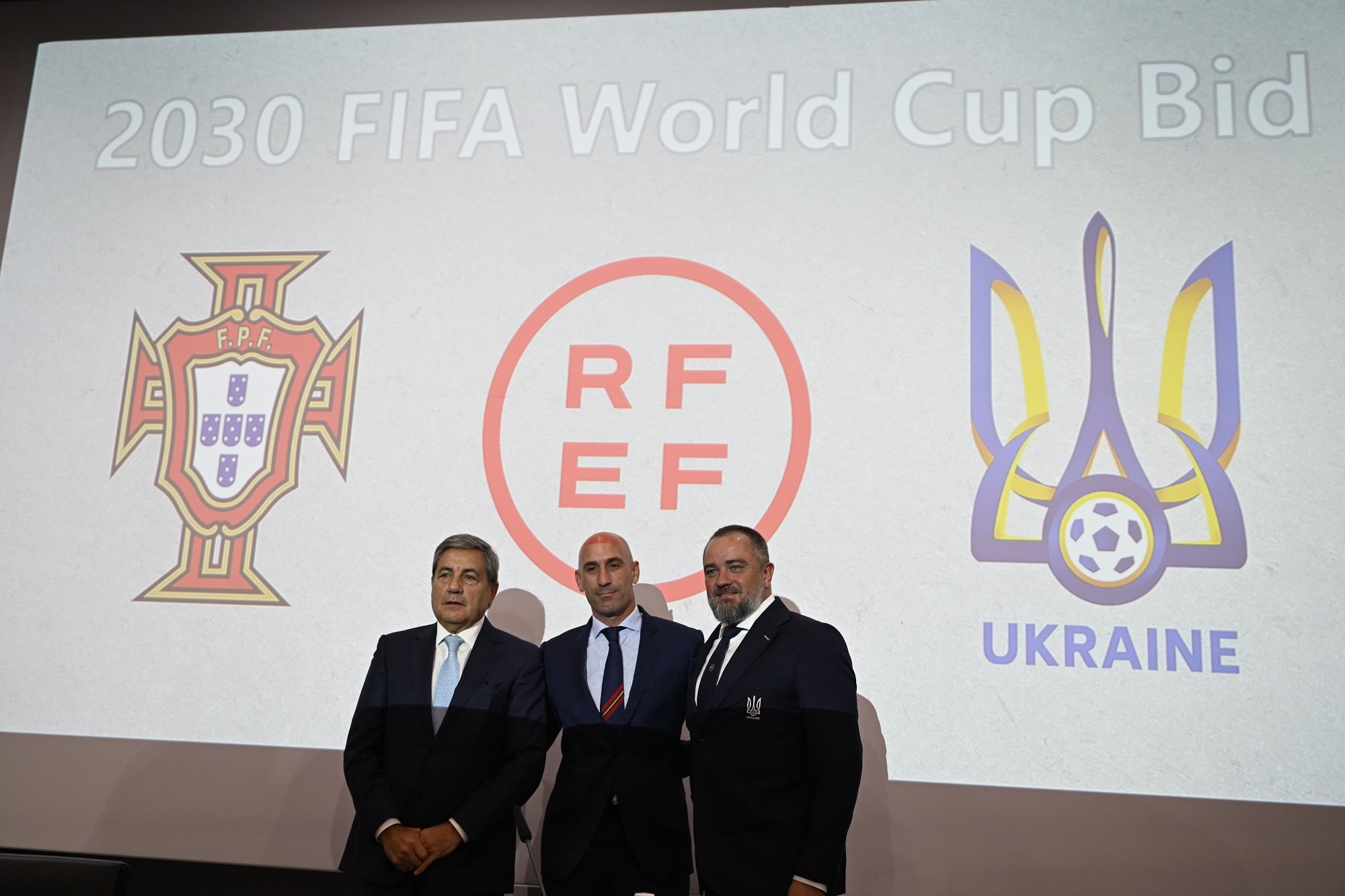 El presidente de la federación portuguesa, Fernando Gomes, el presidente de la RFEF, Luis Rubiales y el presidente de la federación ucraniana, Andriy Pavelko.