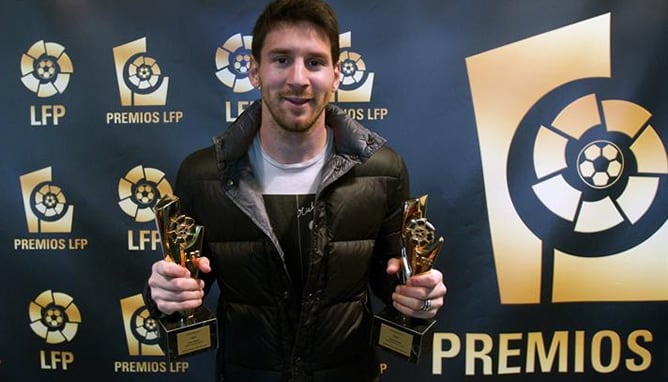 El argentino del Barcelona, con sus premios al mejor jugador y mejor delantero de la Liga.