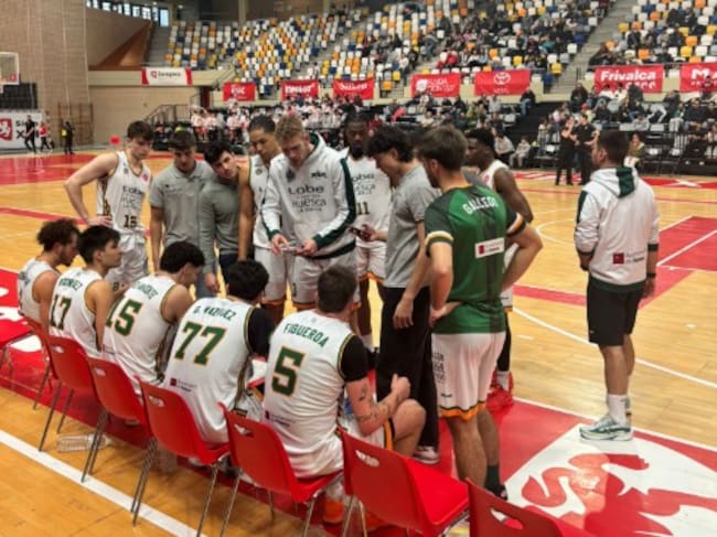 Tiempo muerto del CB Peñas durante un partido