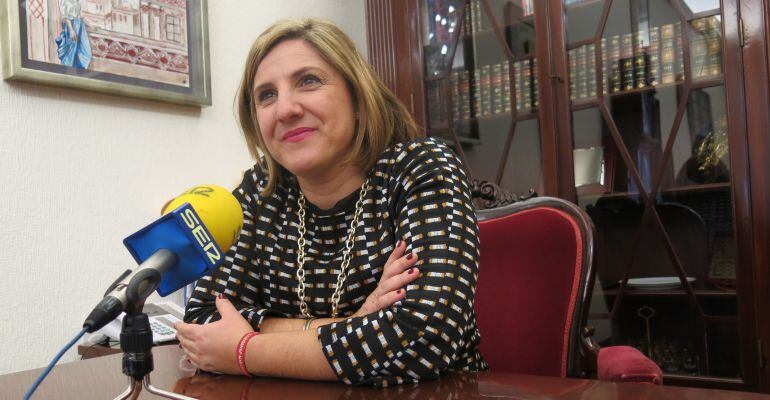Irene García concede entrevista a Radio Cádiz en su despacho de la Diputación de Cádiz