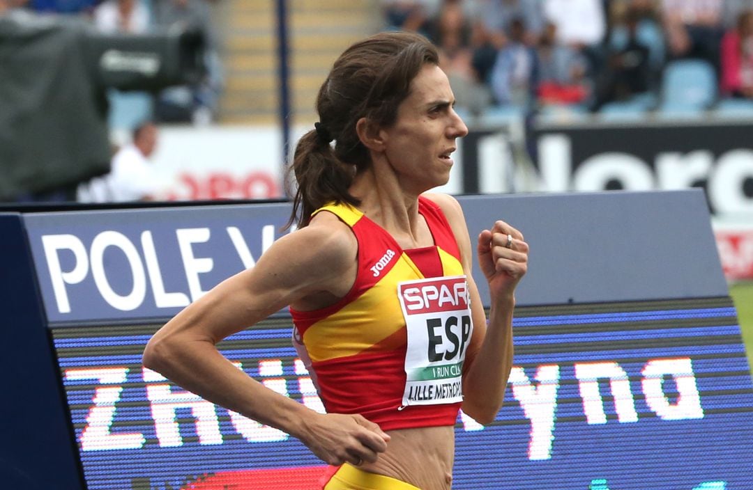 Nuria Fernández durante los 3.000 metros de los europeos. 