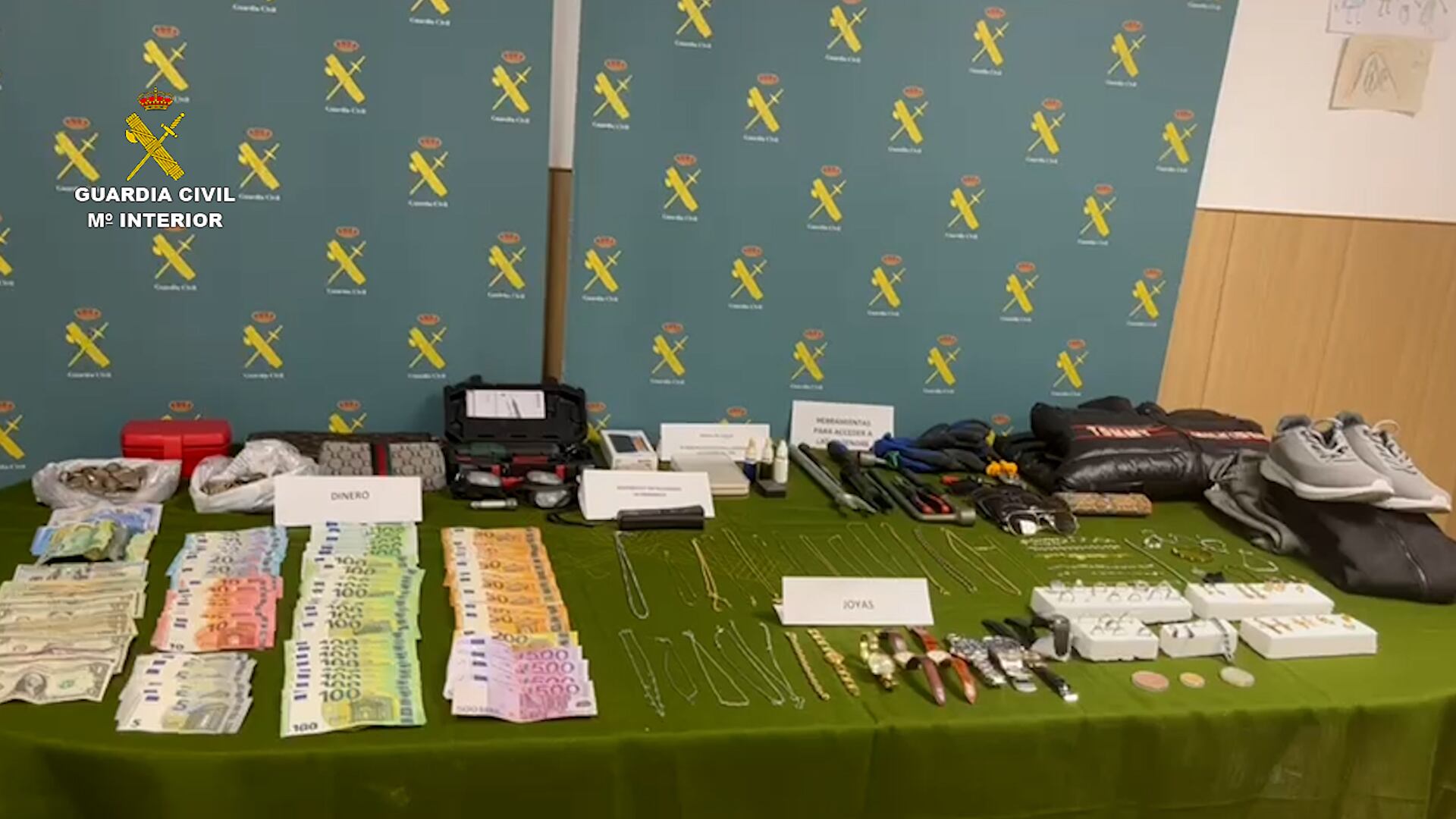 Material incautado por la Guardia Civil en la operación &#039;Volcado&#039;