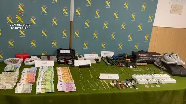 Material incautado por la Guardia Civil en la operación 'Volcado'