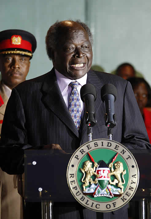 Mwai Kibaki jura como su segundo mandato como presidente de Kenia