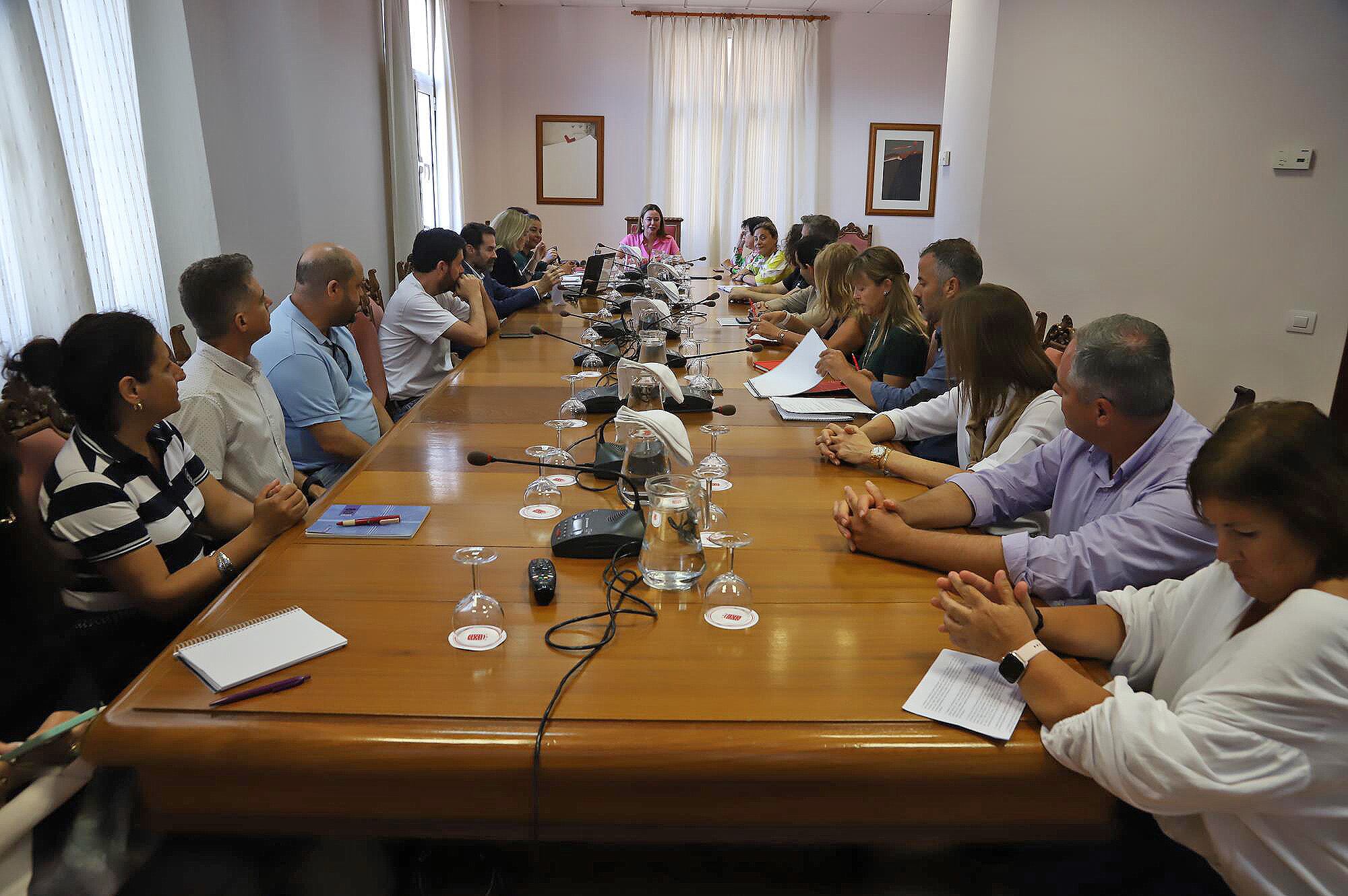 Reunión educativa en el Cabildo de Lanzarote.