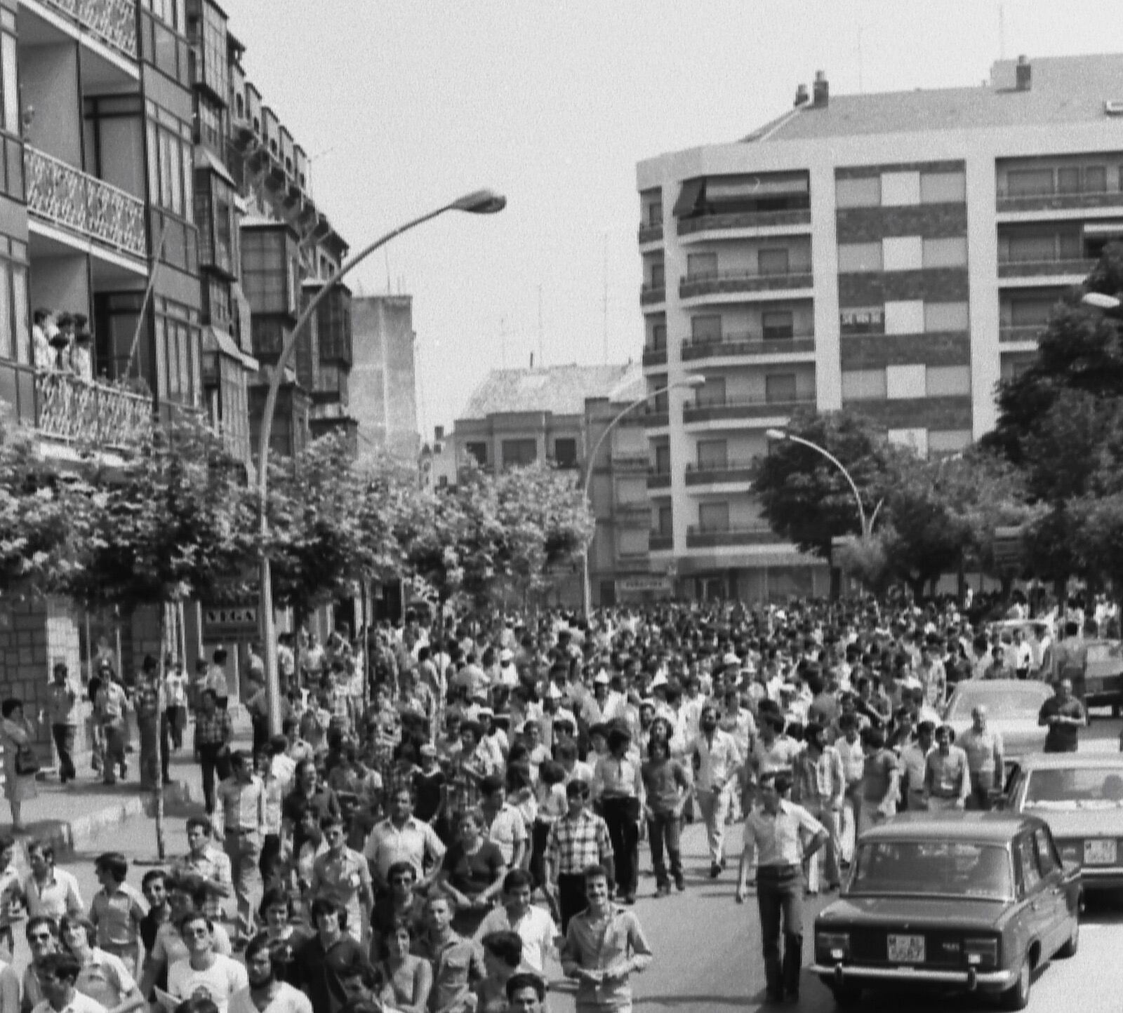La manifestación, por los Jardines de Don Diego