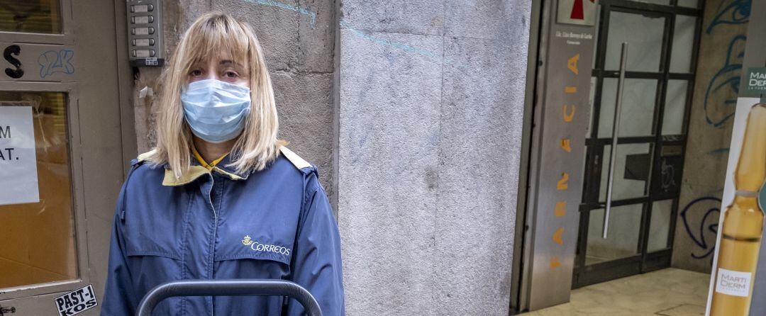 Trabajadora de Correos durante la crisis sanitaria por el coronavirus