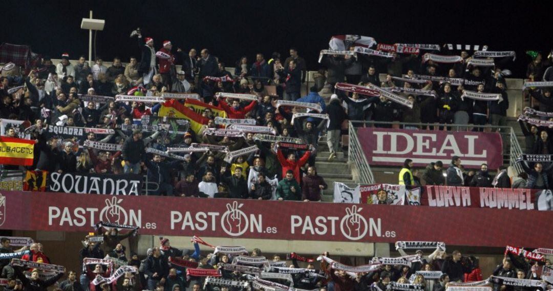 La afición del Albacete durante un encuentro en el Carlos Belmonte