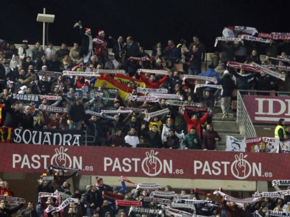 La afición del Albacete protestará contra los árbitros con 10.000 tarjetas rojas