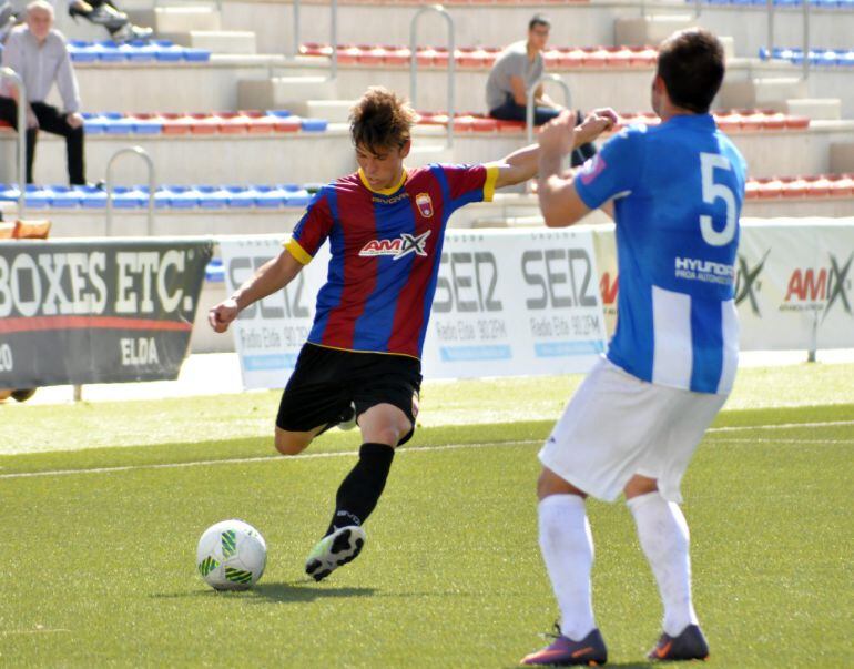 Esteban Salazar dispara ante Biel Guasp