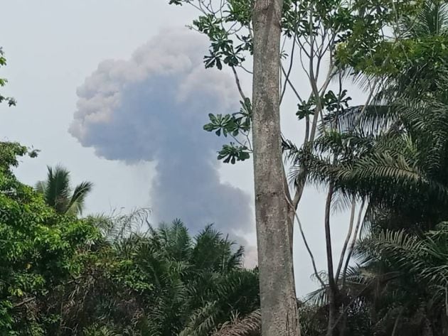 Una imagen de la explosión desde un lugar cercano a las deflagraciones.