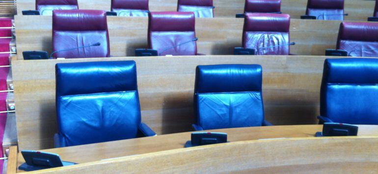 Escaños que ocuparán Ximo Puig (PSPV) y Mónica Oltra (Compromís) presidiendo la Generalitat