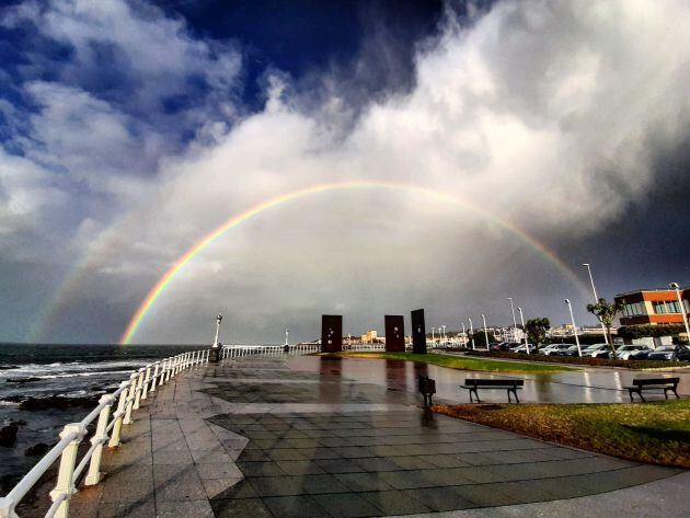 Arco iris completo en Gijón