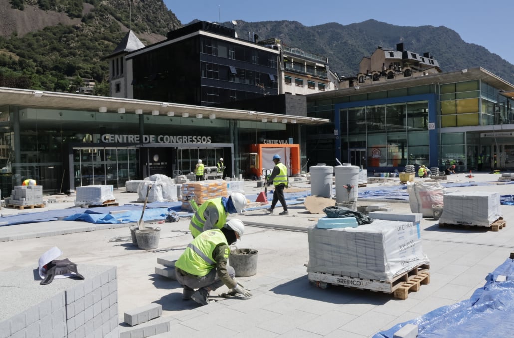 Obres de remodelació de la plaça del Poble d'Andorra la Vella