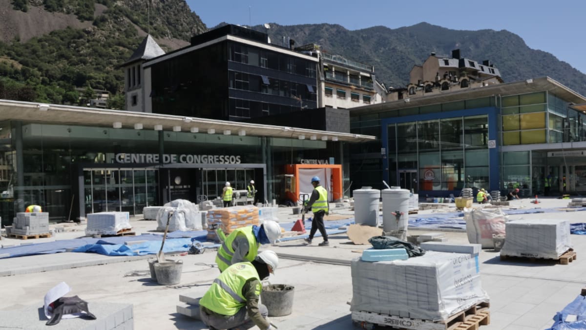 El comú no ha rebut cap notificació d'una possible demanda judicial per les filtracions de la plaça del Poble