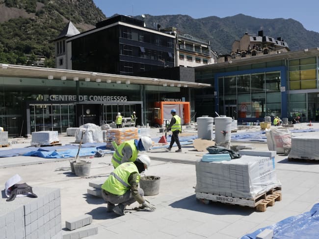 Obres de remodelació de la plaça del Poble d'Andorra la Vella