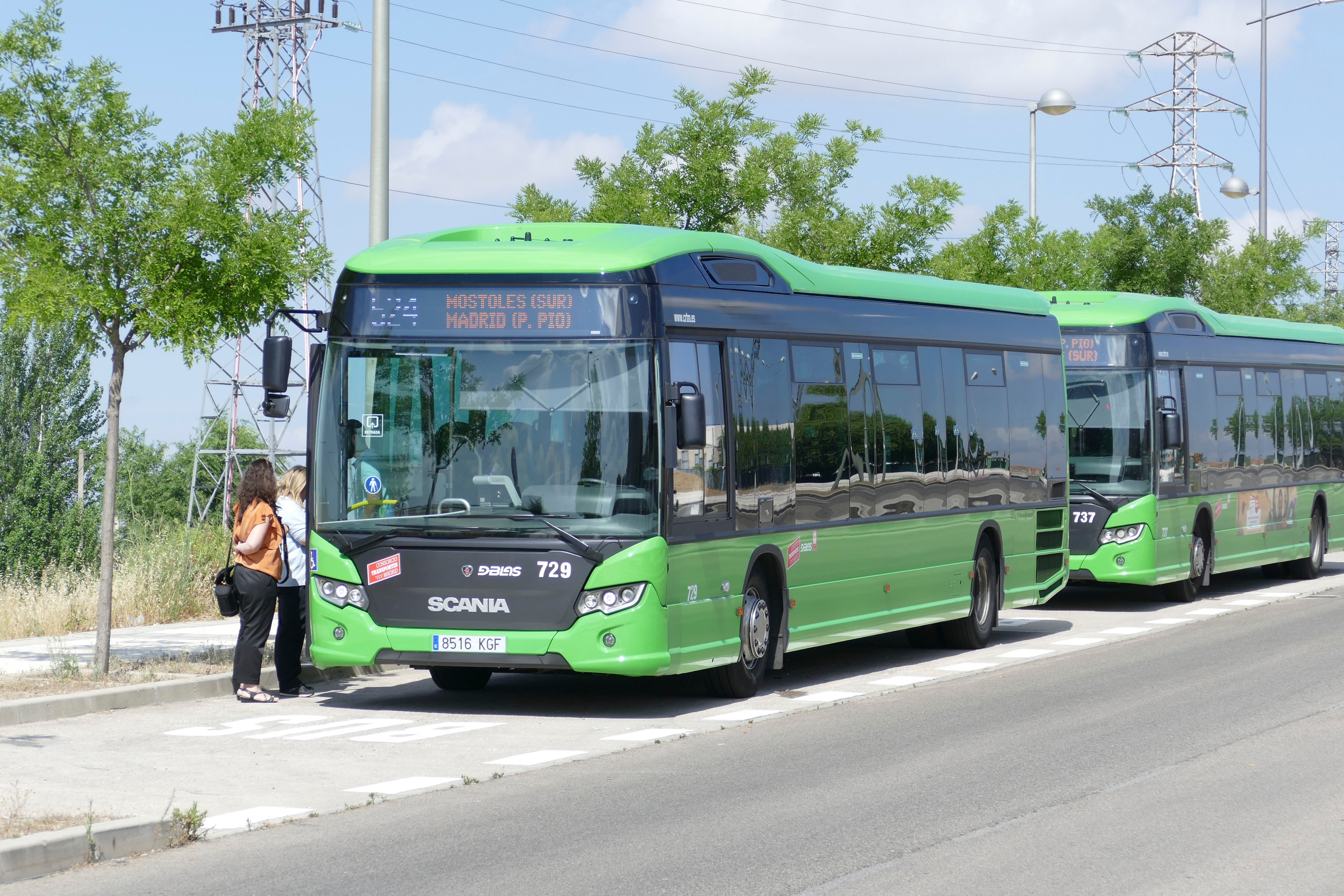 Autobús de la línea 524 que une Móstoles con Príncipe Pío