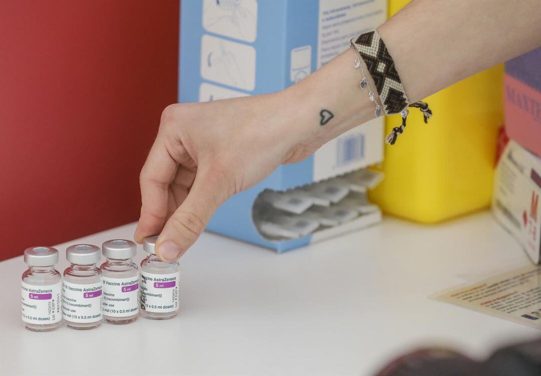 Tres viales de la vacuna de AstraZeneca, en el Hospital la Fe, en Valencia, Comunidad Valenciana (España)