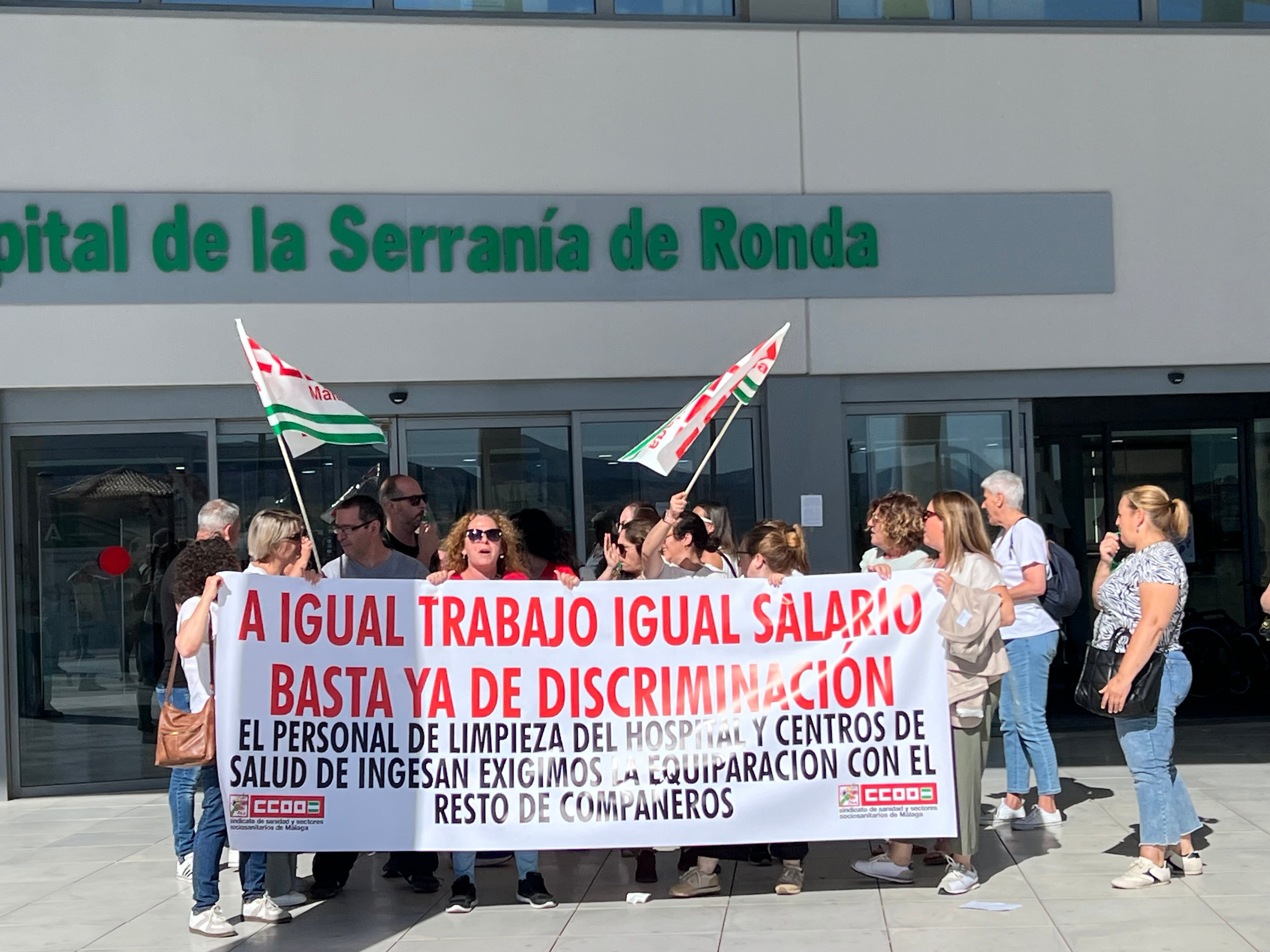 La concentración se ha llevado a cabo este martes a las puertas del Hospital de la Serranía de Ronda