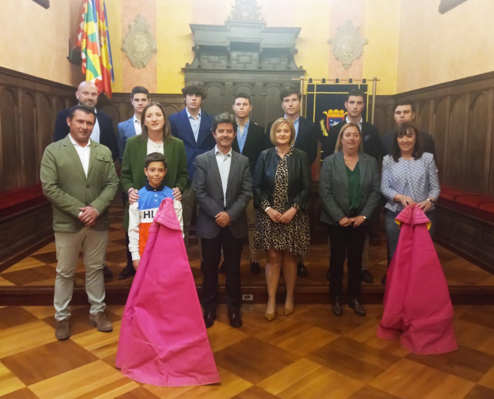 Recepción a los alumnos de la Escuela Taurina en Huesca