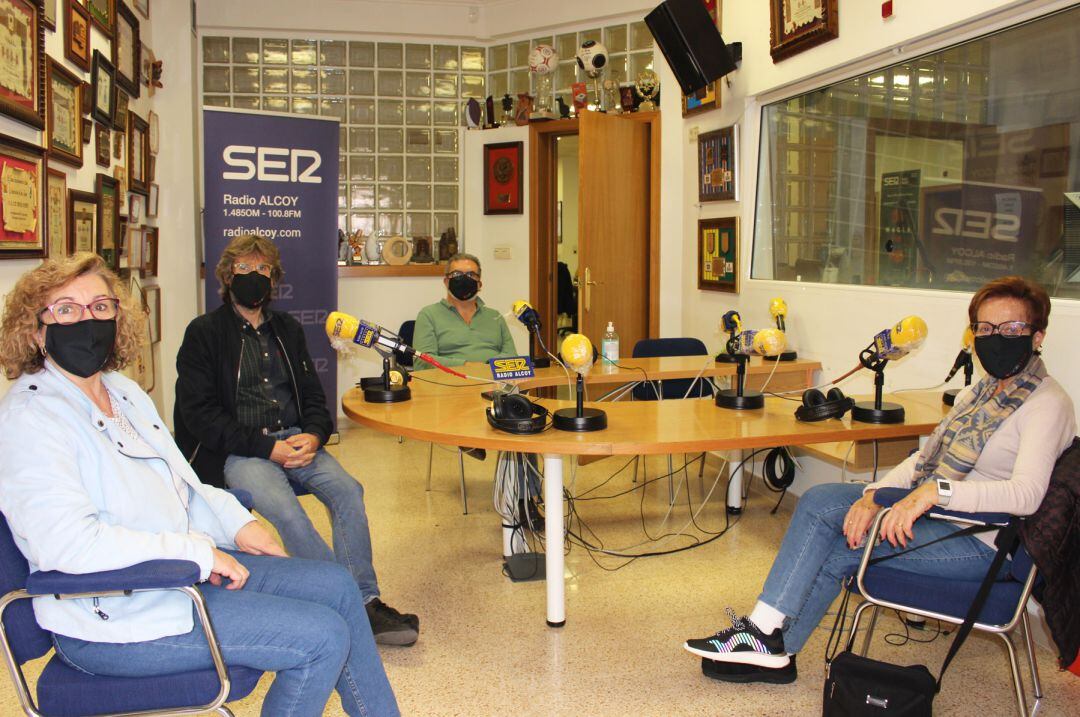 Iluminada Pastor, Marina Sánchez, Àngel Lluís Ferrando y Rafa Hernández en el estudio de Radio Alcoy