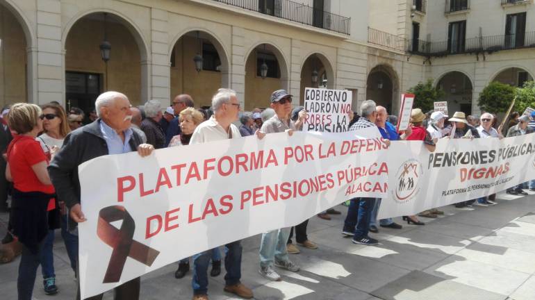 Concentración en Alicante por el sistema público de pensiones